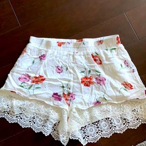 Flirty shorts